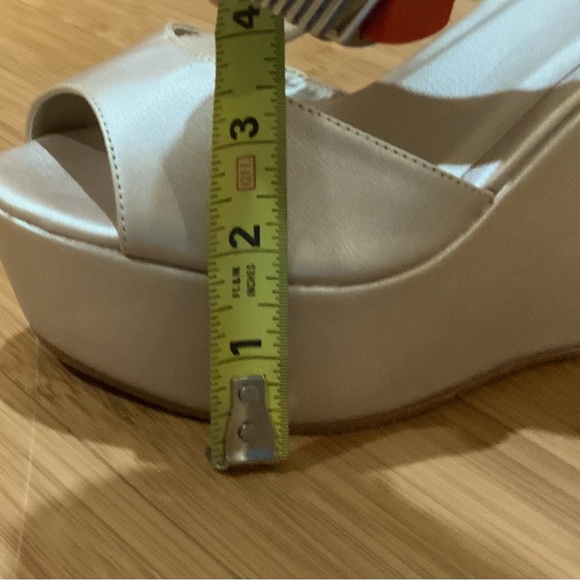 NWOT  subtle shimmer platforms - Picture 12 of 15